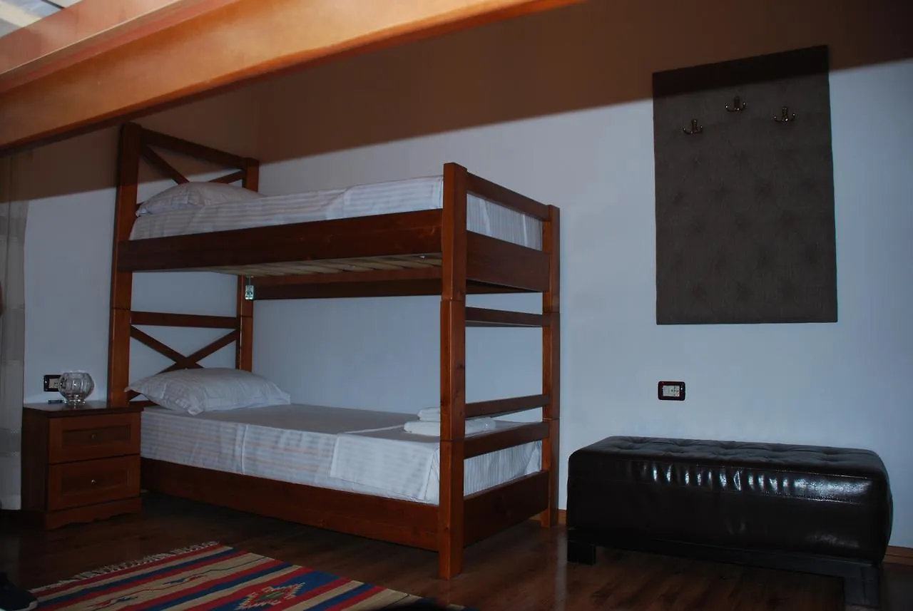 Bed & Breakfast Local Living Edi Berat 0*,  Albania