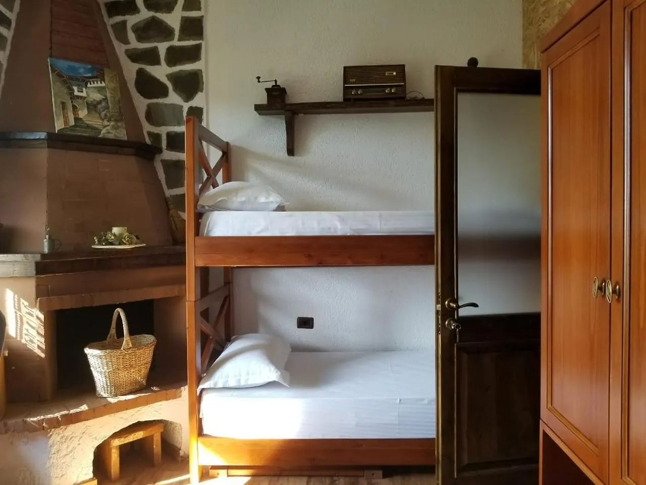 Guest house Bed & Breakfast Local Living Edi Berat