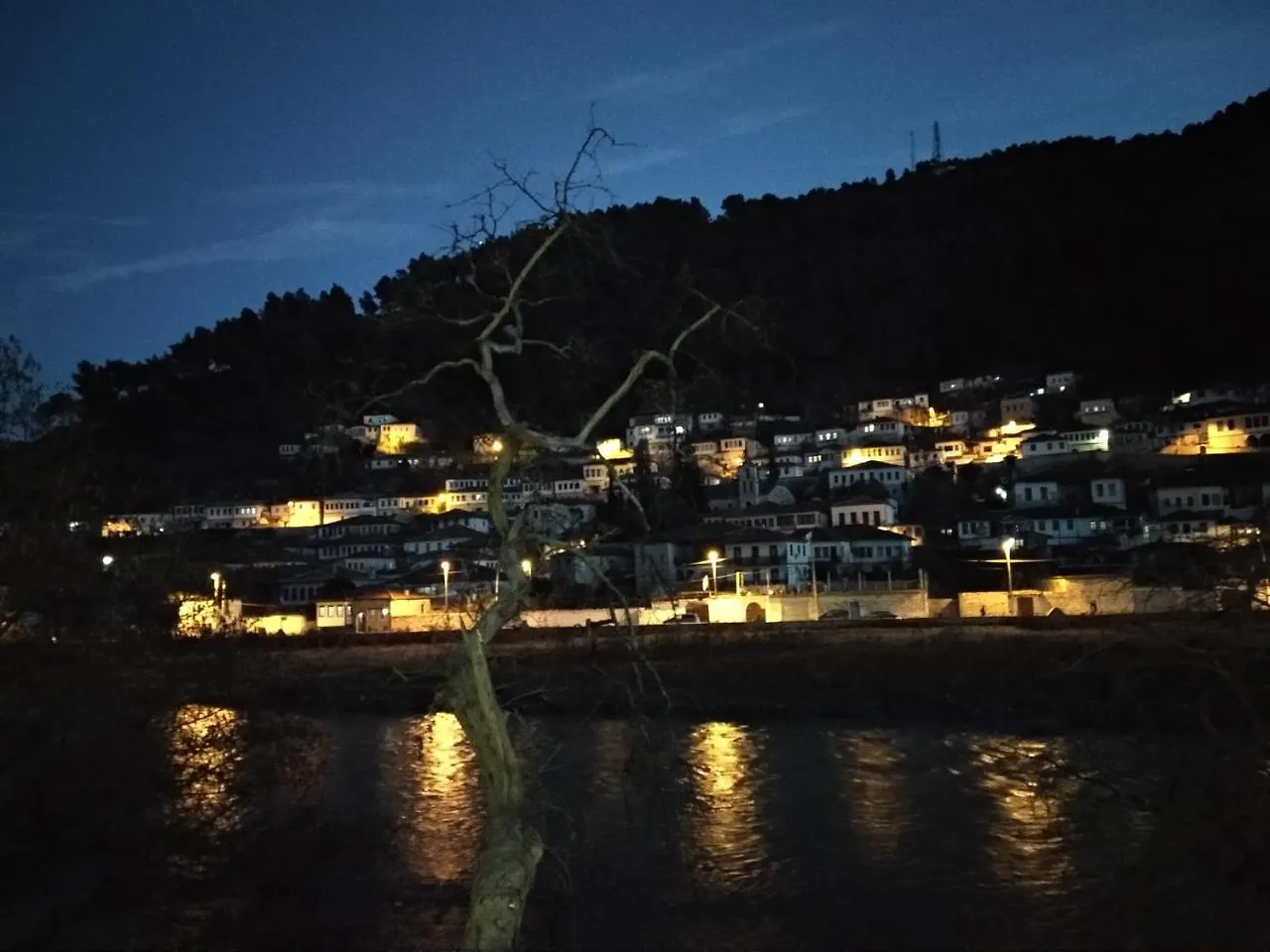 Bed & Breakfast Local Living Edi Berat Guest house