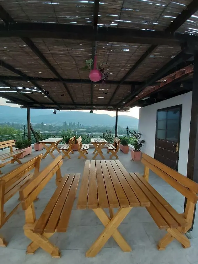 Bed & Breakfast Local Living Edi Berat